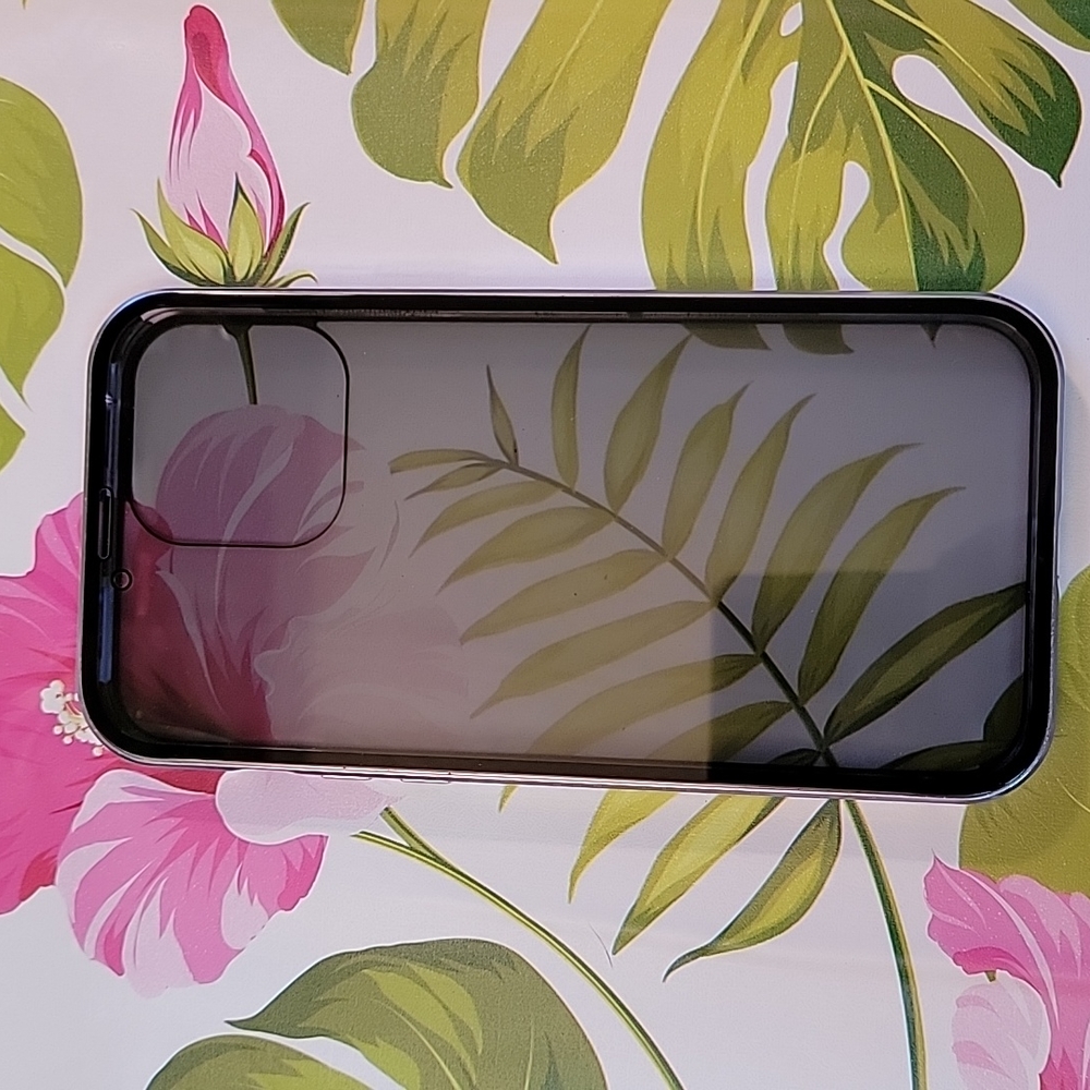 Magnetic privacy phone case